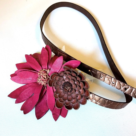 LOFT Accessories - New Ann Taylor Loft Leather Flower Belt Sz L
